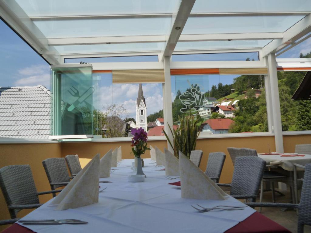 Restaurant - Cafe - Pension Hassler Berg im Drautal Luaran gambar