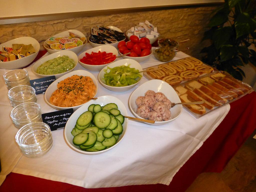 Restaurant - Cafe - Pension Hassler Berg im Drautal Luaran gambar